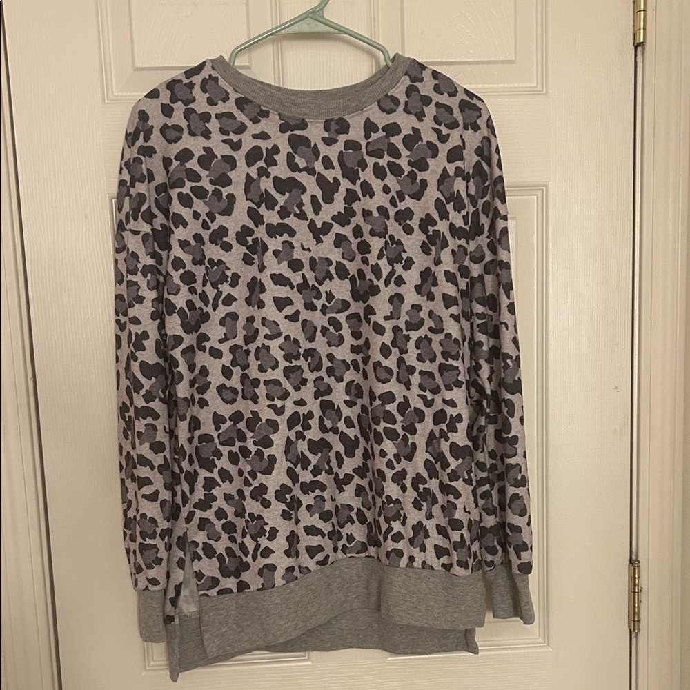 Women’s Grey Leopard Print Pullover Sweater